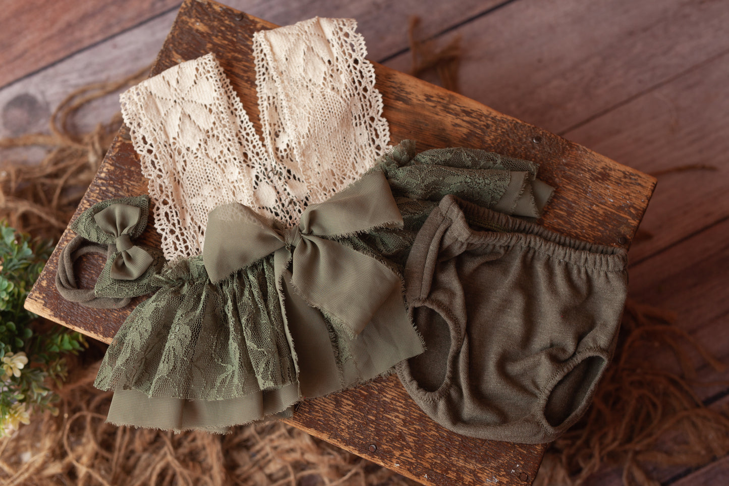 Sasha- 9 - 12 month 2 piece romper plus bow tieback