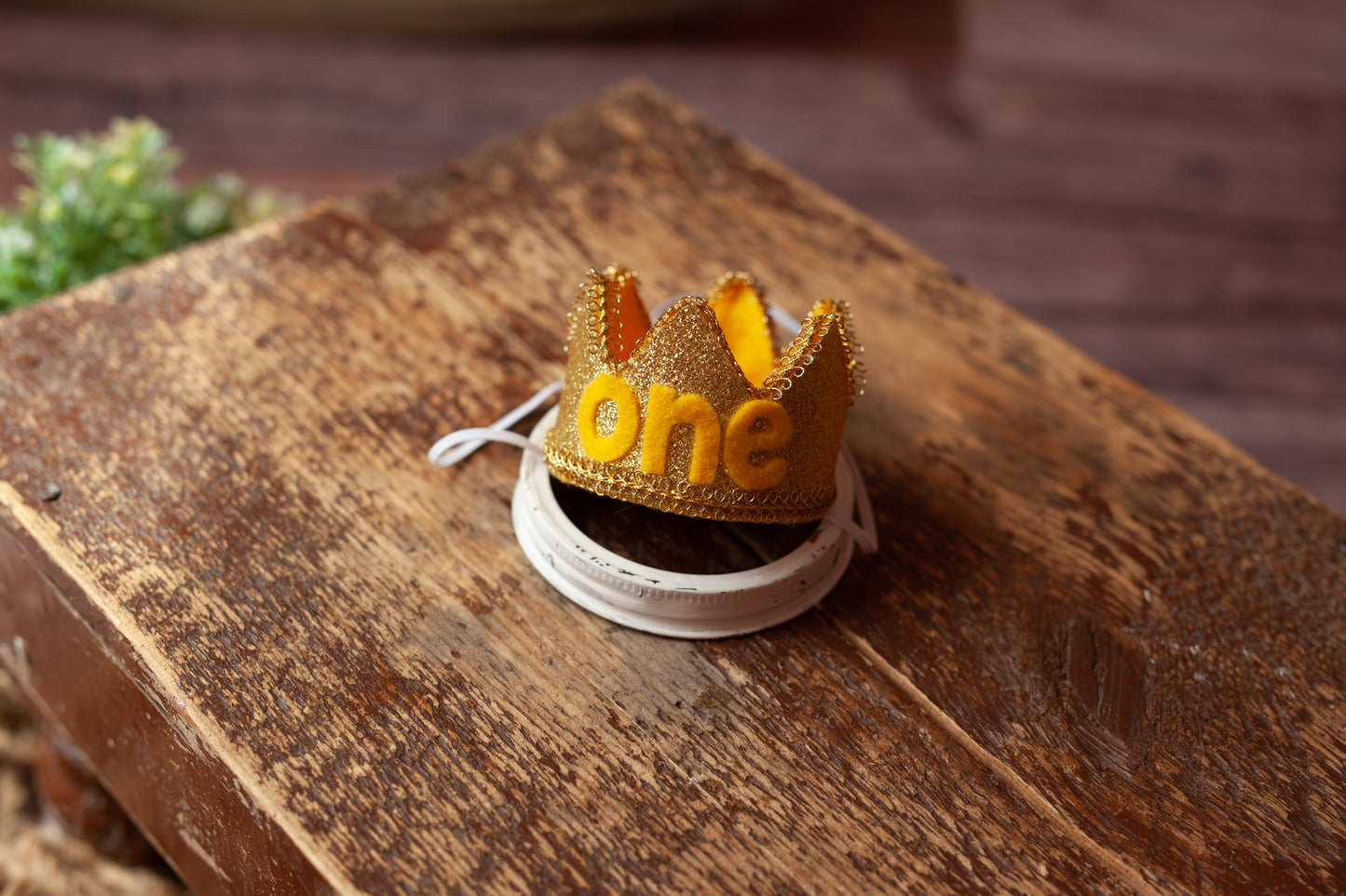 Sitter Golden Birthday Crown