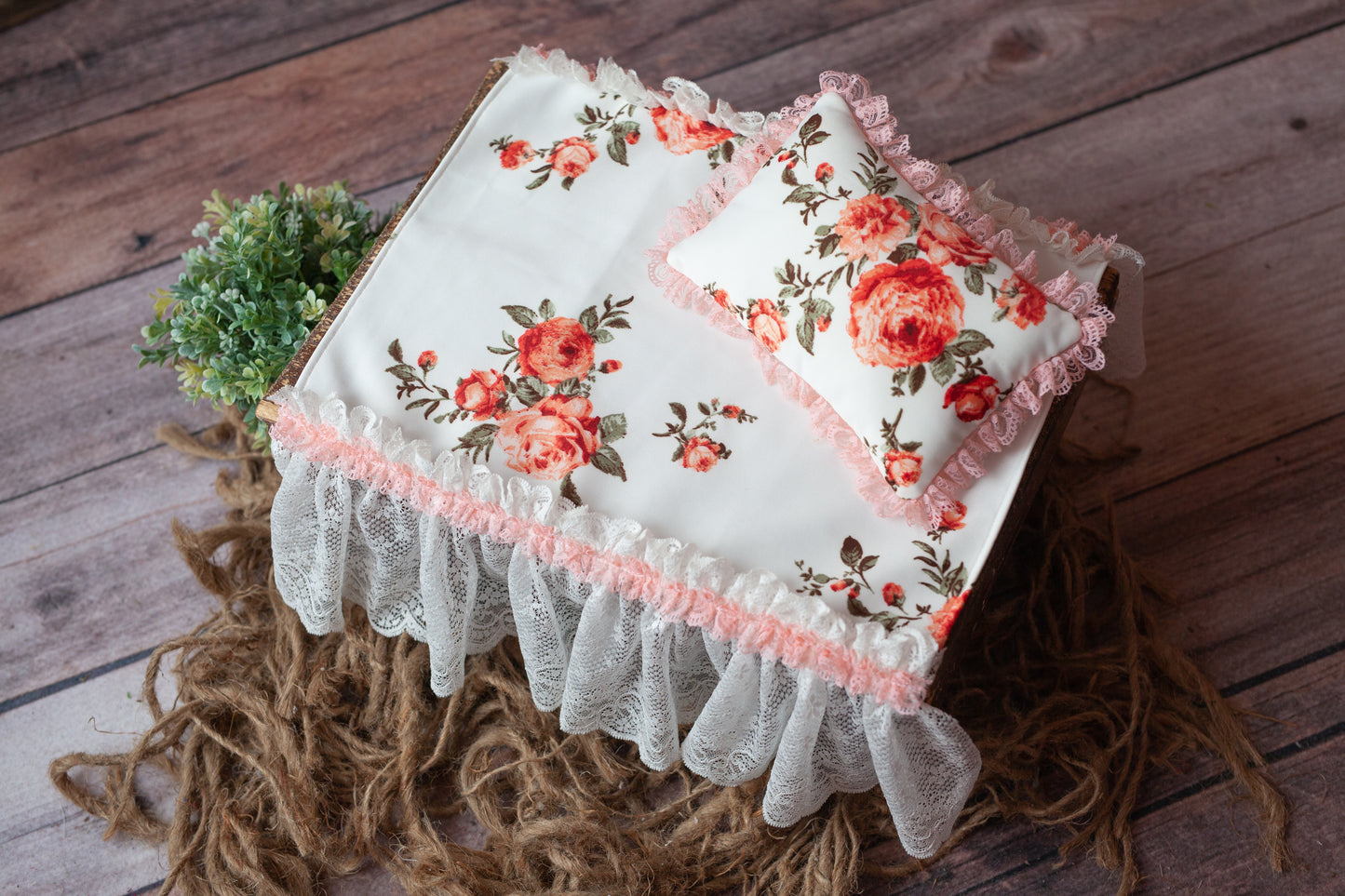 Madelyn Tiny Bedspread and Pillow Set