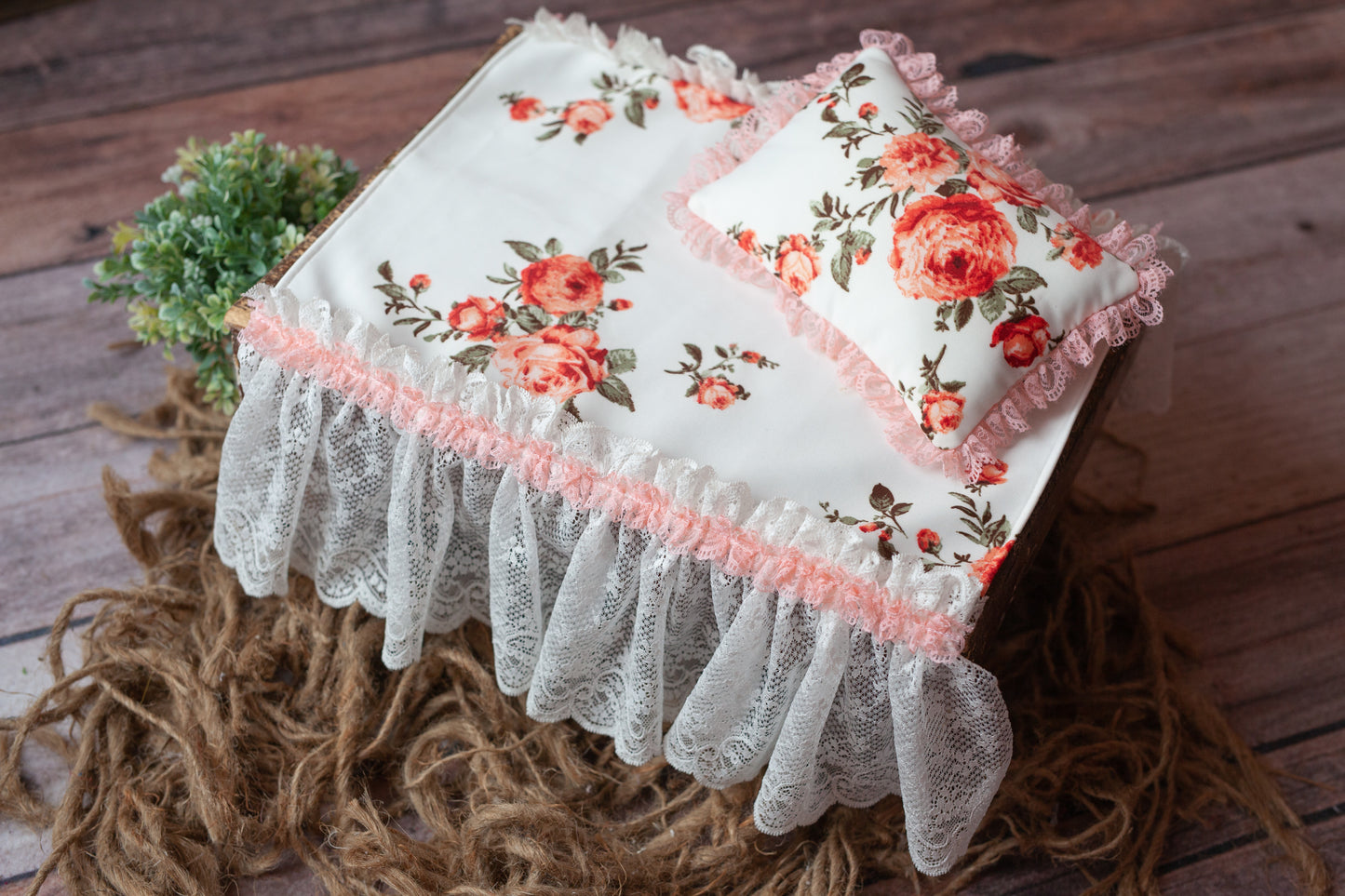 Madelyn Tiny Bedspread and Pillow Set