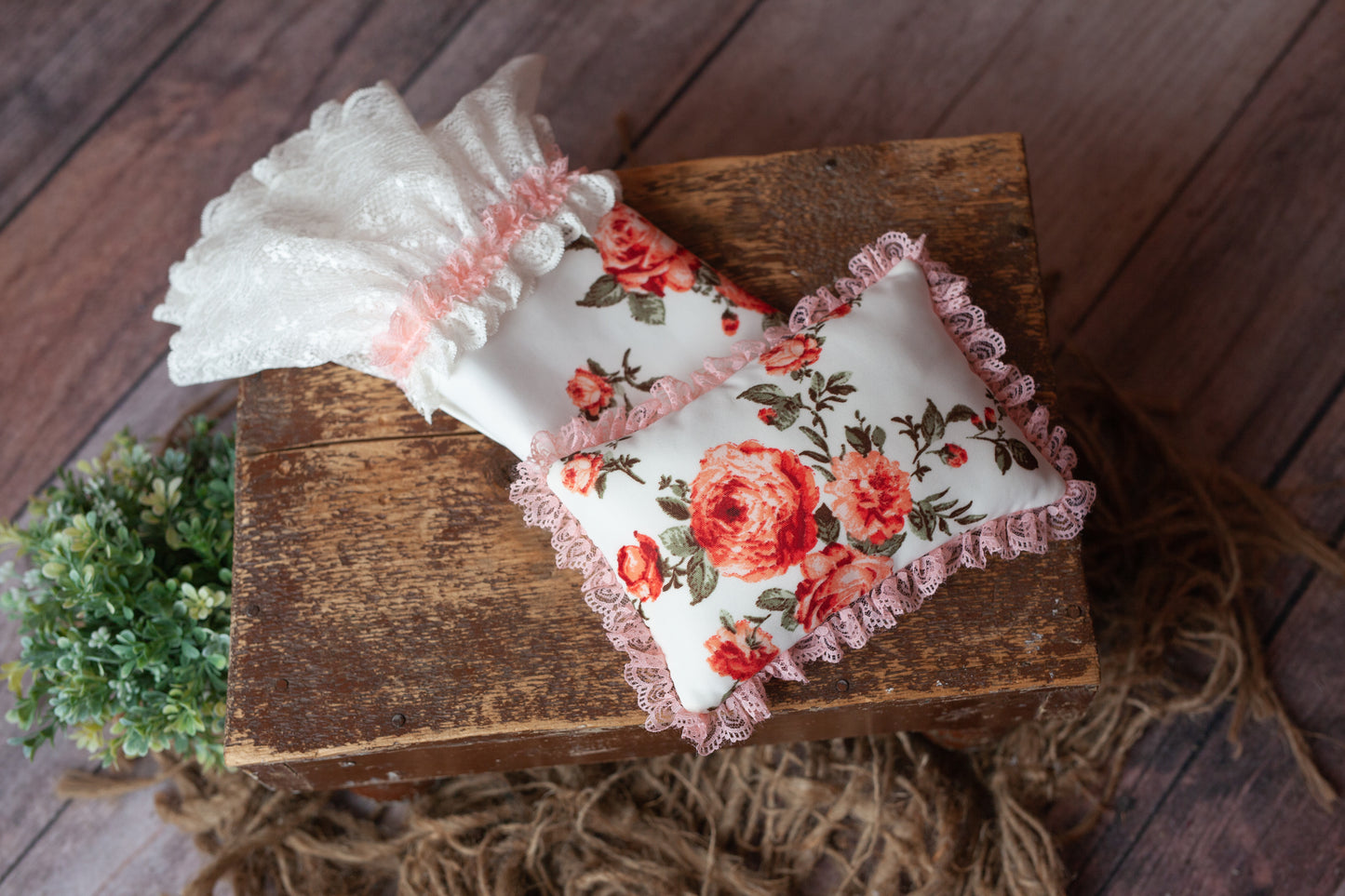 Madelyn Tiny Bedspread and Pillow Set