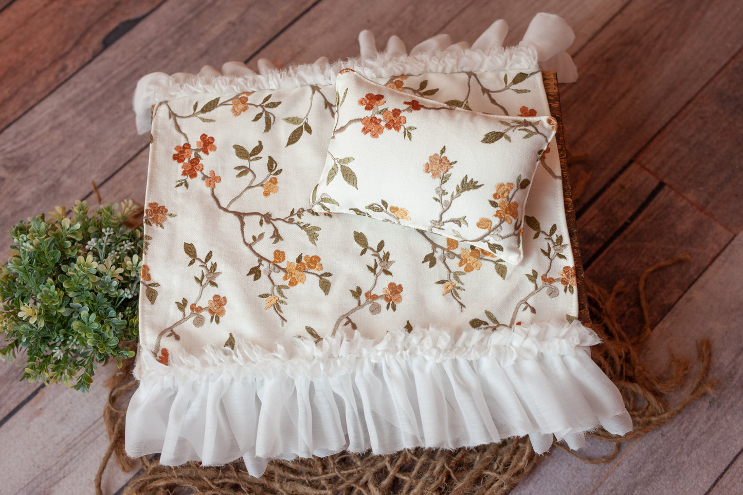 Arabella - Embroidered Tiny Bedspread and Pillow Set