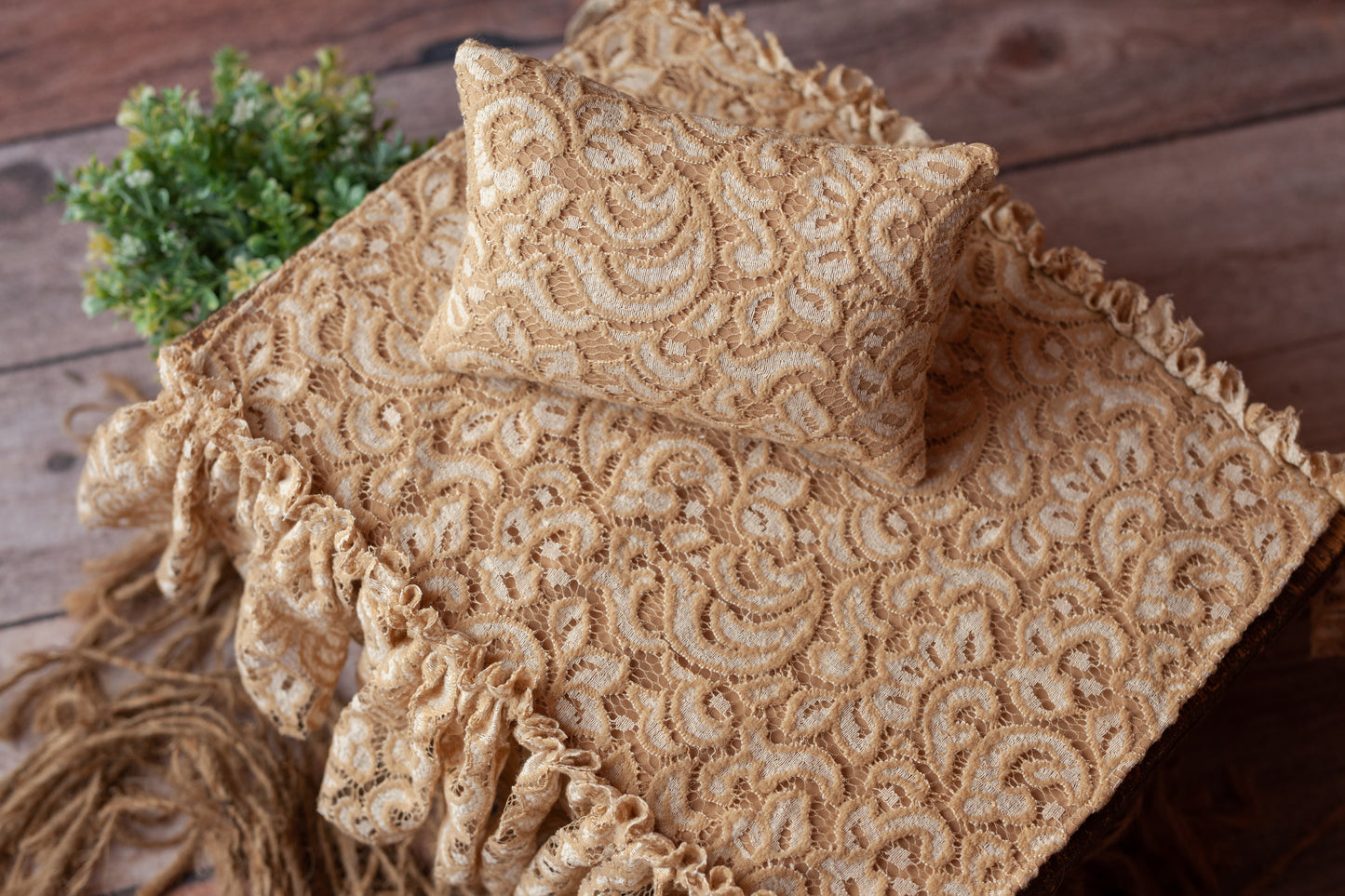 Tiny Bedspread Set in Antique Gold