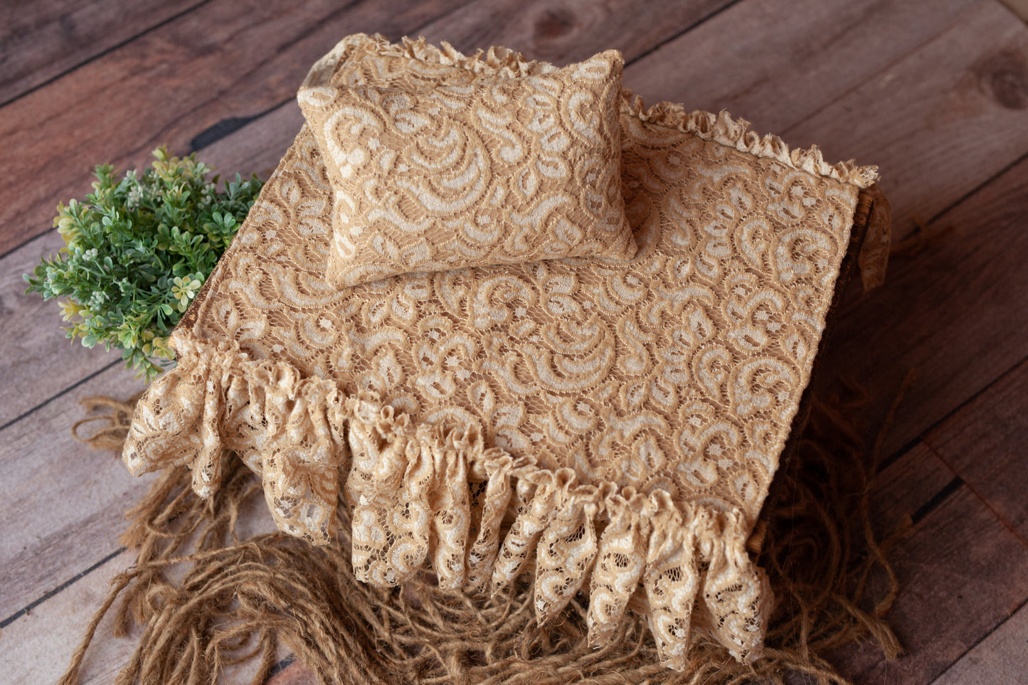 Tiny Bedspread Set in Antique Gold