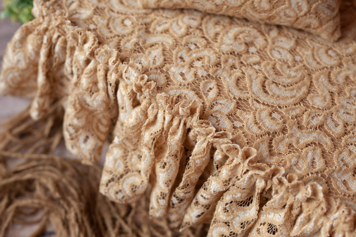 Tiny Bedspread Set in Antique Gold