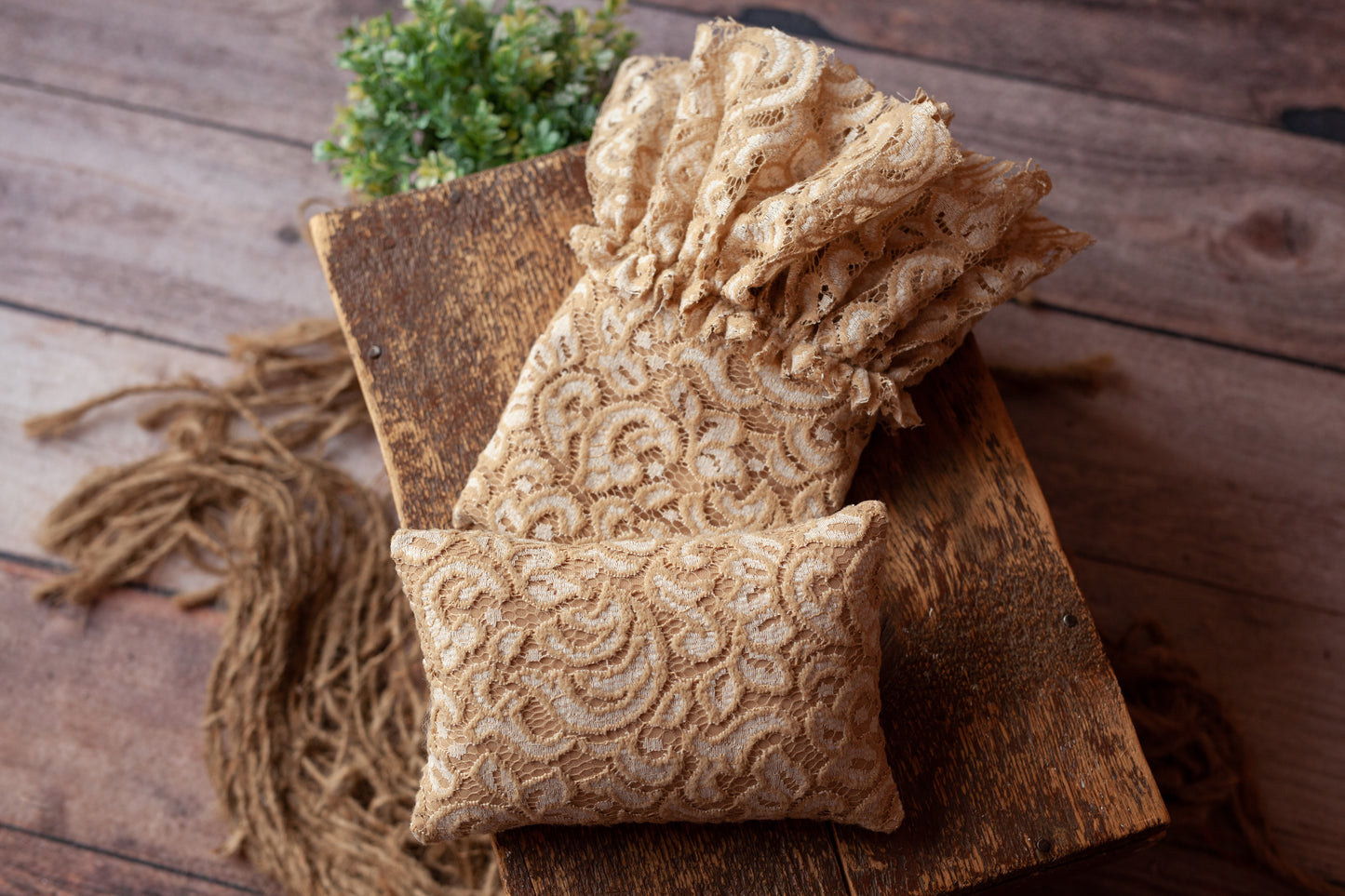 Tiny Bedspread Set in Antique Gold