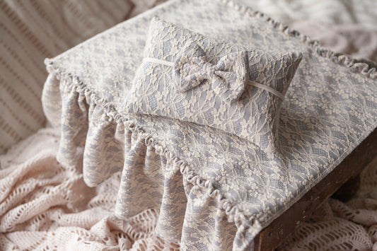 Creamy Lace on Grey